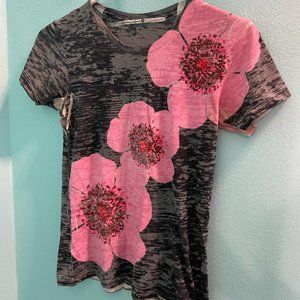 Before & Again T-Shirt with Floral Print Black/Pink Size S